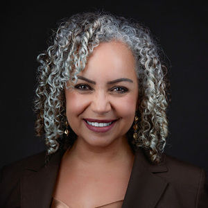 Meet your Posher, Elis